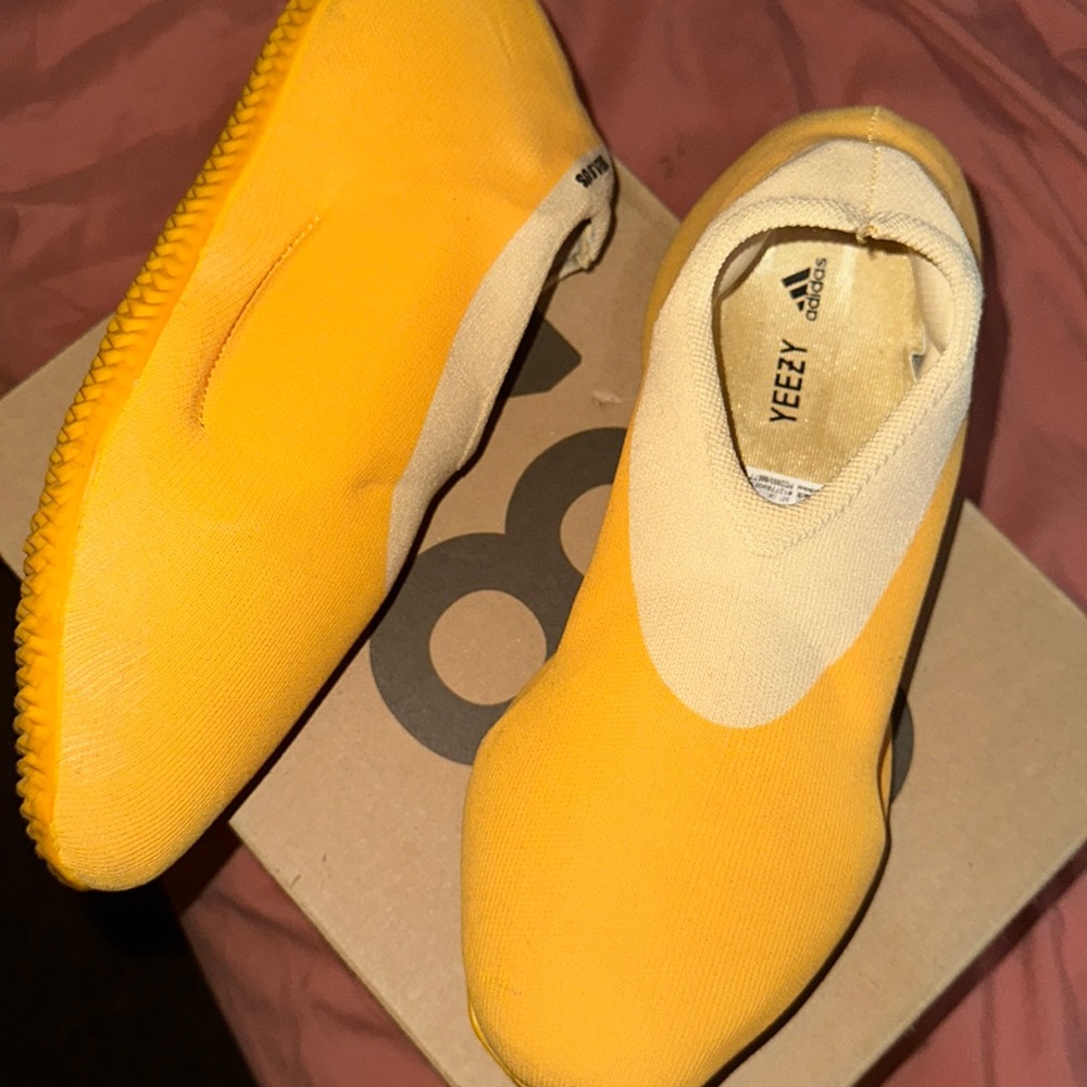 Yeezy knit runner sulfur